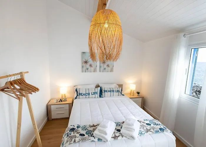 New! Oceanfront Home With Hottub, Lagoa Sao Miguel Azores