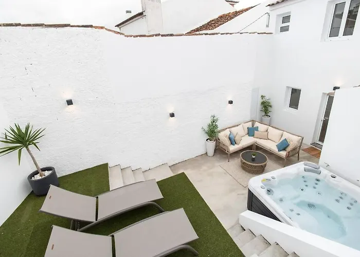 New! Oceanfront Home With Hottub, Lagoa Sao Miguel Azores